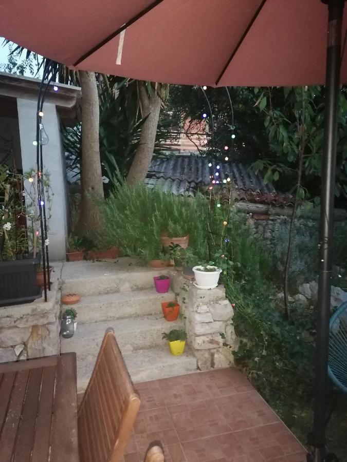 דירות מאלי לוסיניי Dairos מראה חיצוני תמונה