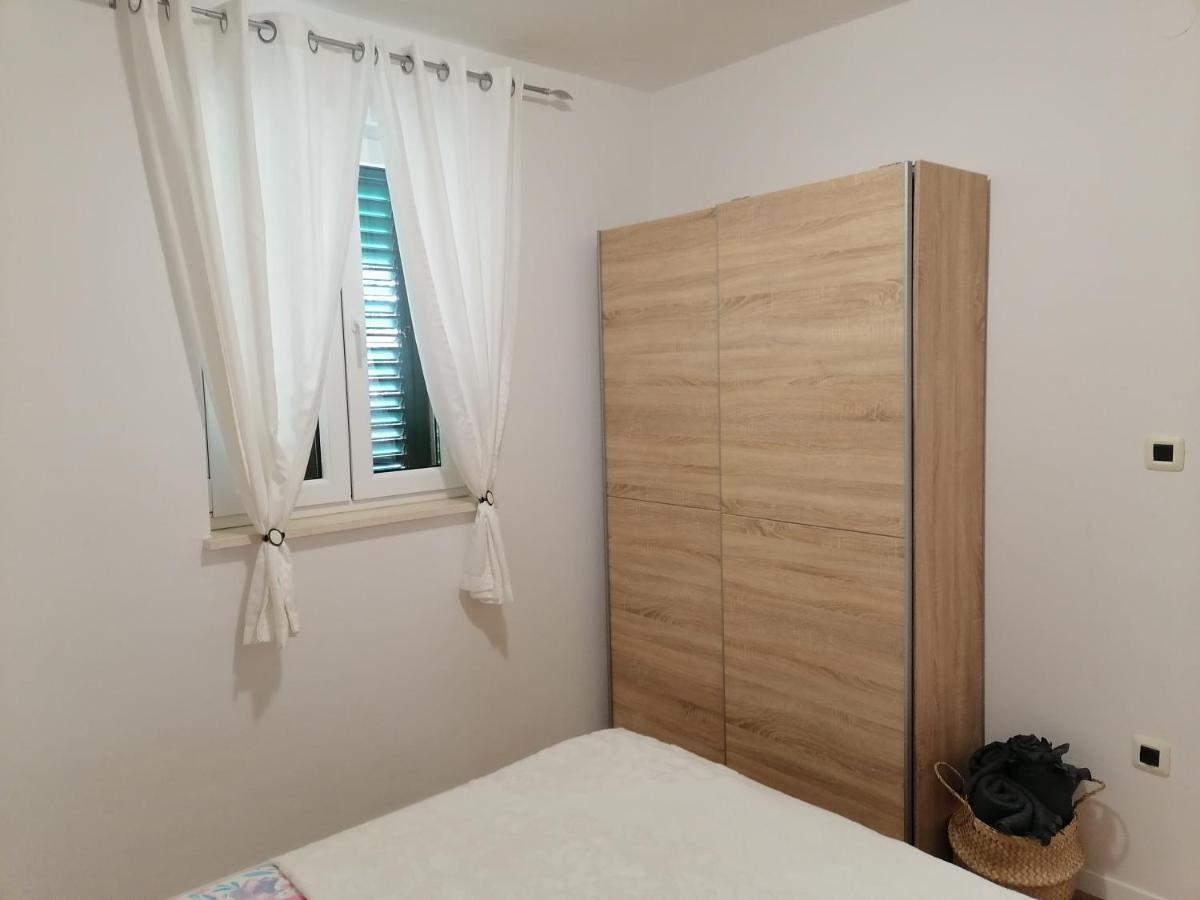 דירות מאלי לוסיניי Dairos מראה חיצוני תמונה